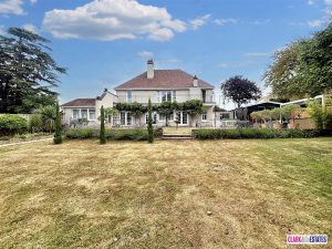 Holywell, Exton